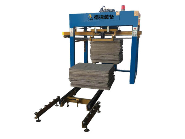 Automatic pallet feeder